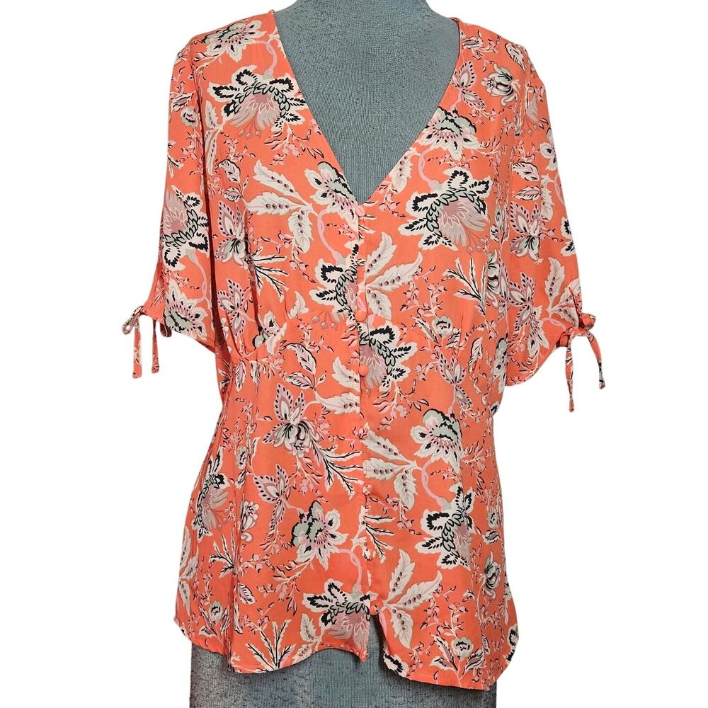 Vince Camuto Short Sleeve V Neck Blouse Size Medium